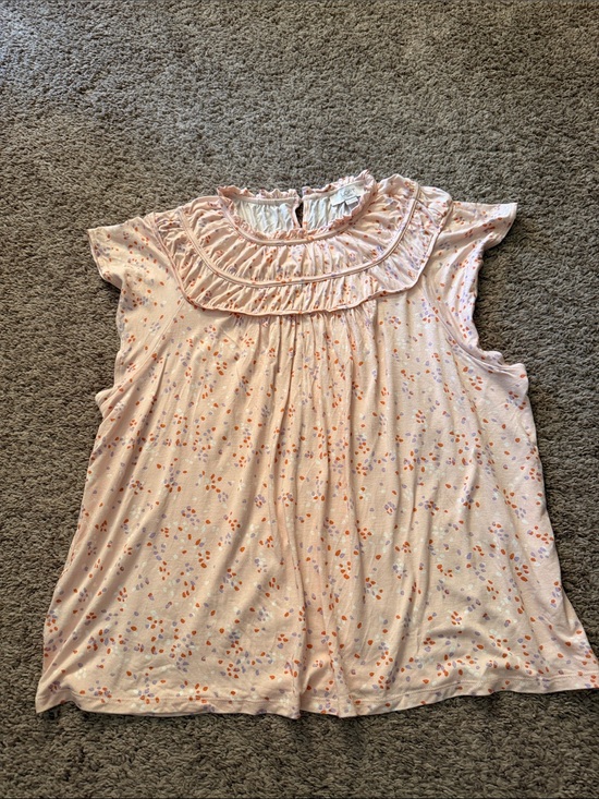 LOFT Tops - Loft Flutter sleeve top. Size L